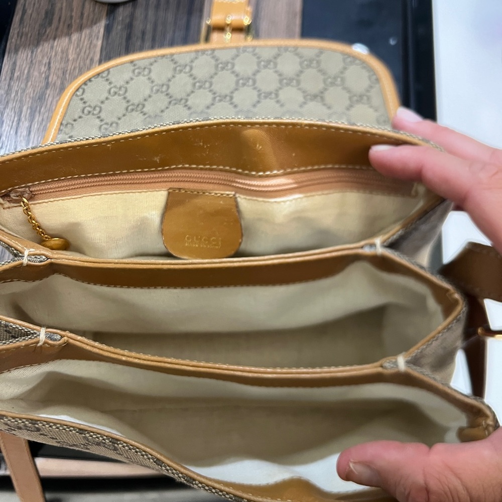Authentic vintage Gucci Crossbody Purse - Picture 8 of 10